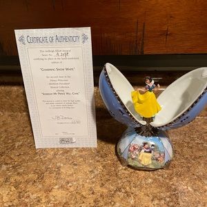 Disney, Ardleigh-Elliot “Charming Snow White “ A5098 Musical Egg Collection